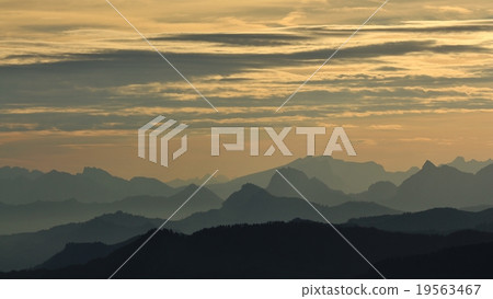 Mountain ranges in central Switzerland at sunrise 19563467