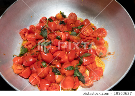 Fresh tomato sauce Fresh tomato sauce 19563627