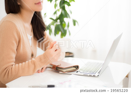 Business scene female Business scene female 19565220