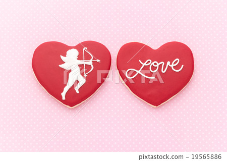 Heart-shaped icing cookie: Heart-shaped icing cookies 19565886