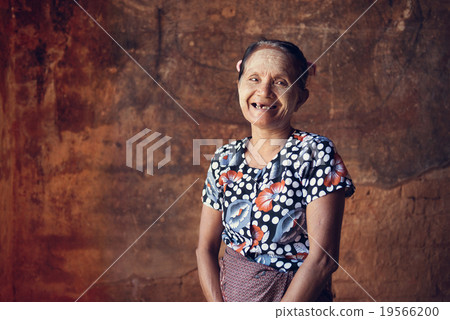 Old Asian Burmese woman Old Asian Burmese woman 19566200