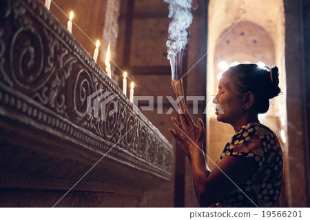 Old Asian Burmese woman Old Asian Burmese woman 19566201