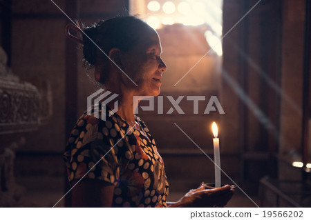 Old Asian Burmese woman Old Asian Burmese woman 19566202