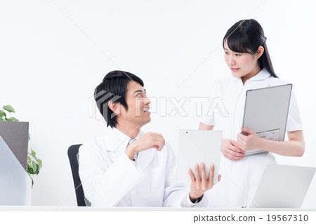 A doctor A doctor 19567310