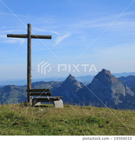 Summer scene on the Fronalpstock 19568010