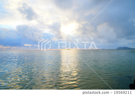 Hawaiian angel sea sand bar (morning) Hawaiian angel sea sand bar (morning) 19569211