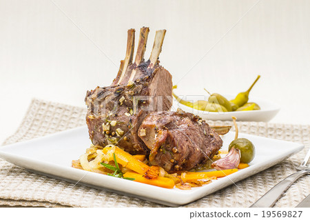 Grilled rack of lamb with carrot, garlic Grilled rack of lamb with carrot, garlic 19569827