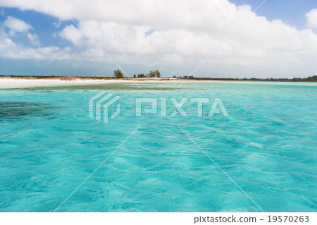 Soft wave of the sea on the sandy beach. Cuba. 19570263