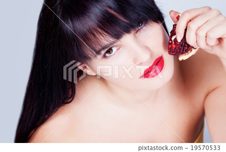 Girl with garnet 19570533