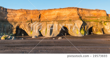 Three Cross Caves 19573693