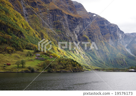 The light of the fjord 19576173