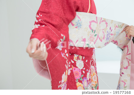 fitting, japanese clothes, furisode 19577168