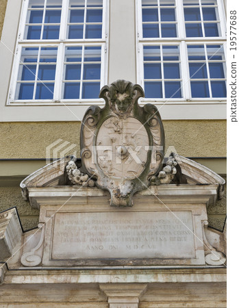 Ancient coat of arms. Festspielhaus in Salzburg. Ancient coat of arms. Festspielhaus in Salzburg. 19577688