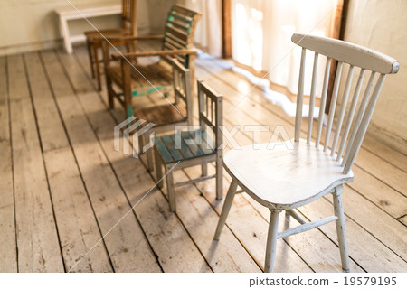 一把椅子 19579195