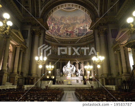 The altar of Paris Madeleine Temple 19583787