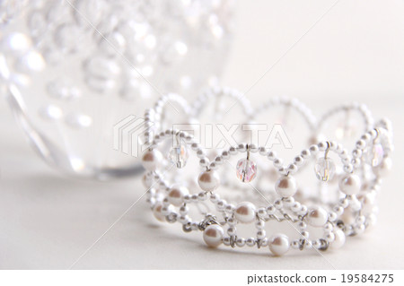 crown 19584275