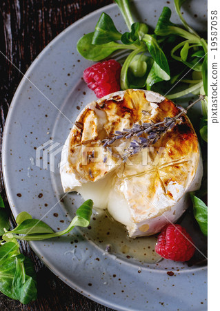 Baked Goat cheese with honey and raspberries 19587058