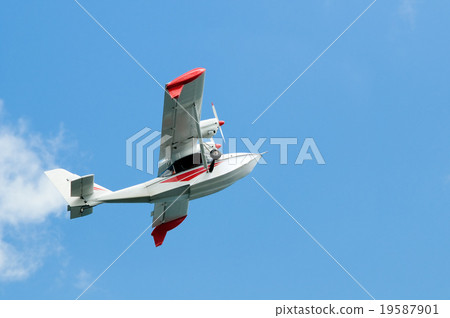 twin-engine  light   hydroplane 19587901