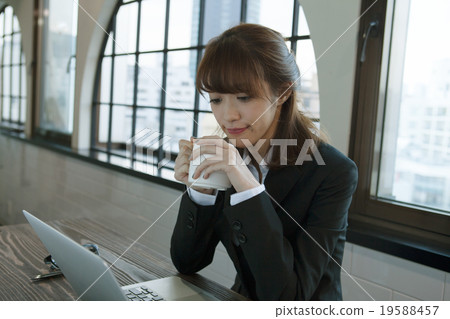 A woman working 19588457