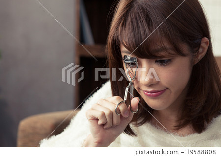 二十多歲的女性使用分局 19588808