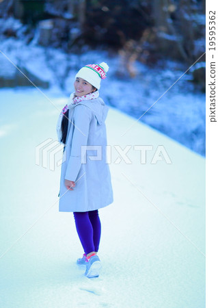 在雪地裡 19595362
