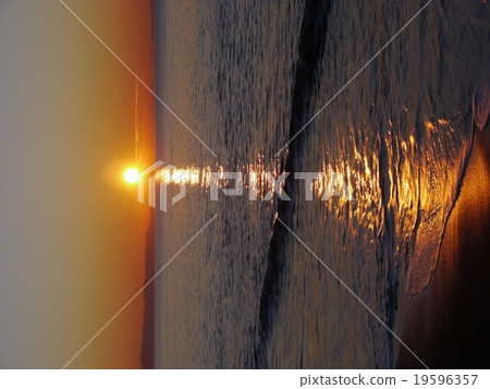 First sunrise (Chigasaki Southern Beach) First sunrise (Chigasaki Southern Beach) 19596357