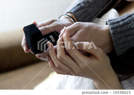 Hands to receive the ring 19598025