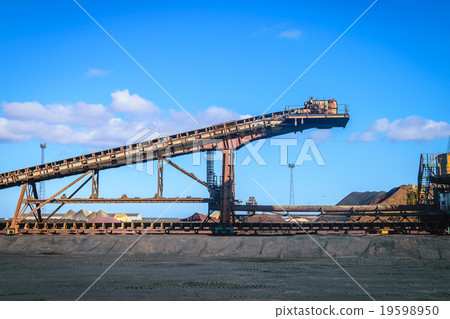 Loading iron ore conveyor machine in industry Loading iron ore conveyor machine in industry 19598950