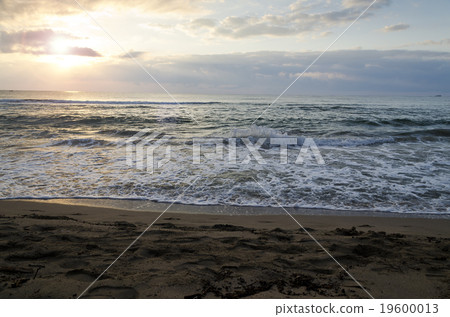 Radiant sea beach sunrise in Kiten, Bulgaria Radiant sea beach sunrise in Kiten, Bulgaria 19600013