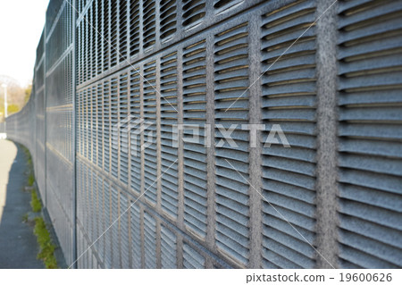 Sound insulation wall of road 19600626