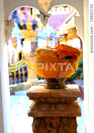 monk alms bowl 19602538