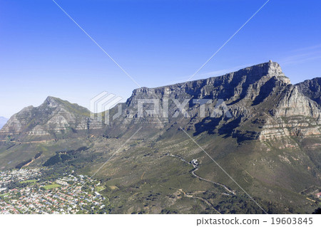 Townscape of Cape Town and Table Mountain Townscape of Cape Town and Table Mountain 19603845