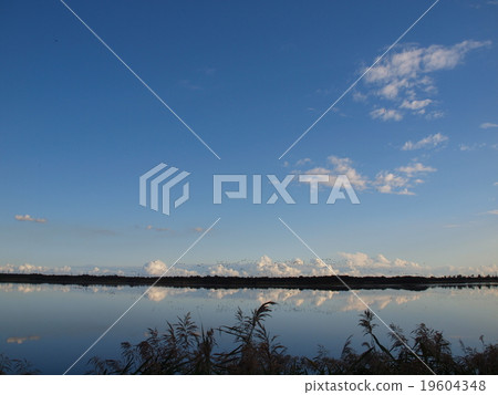 秋天的烏托奈湖 19604348