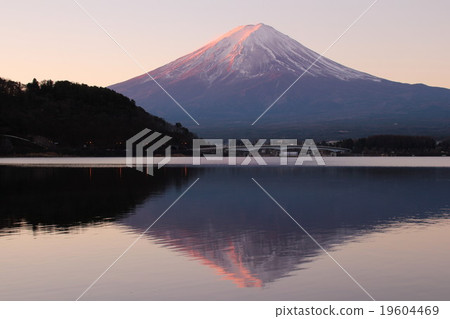 Kawaguchiko and Mt. Fuji 19604469