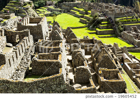 Machu Picchu, the ancient Inca city in the Andes 19605452