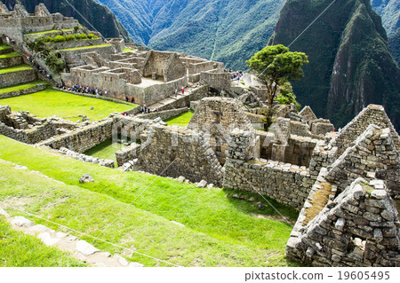 Machu Picchu, the ancient Inca city in the Andes 19605495