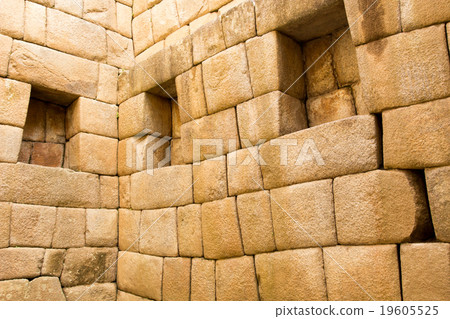 Machu Picchu, the ancient Inca city in the Andes 19605525