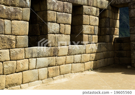 Machu Picchu, the ancient Inca city in the Andes 19605560