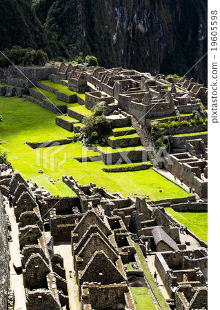 Machu Picchu, the ancient Inca city in the Andes 19605598