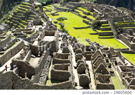 Machu Picchu, the ancient Inca city in the Andes 19605600