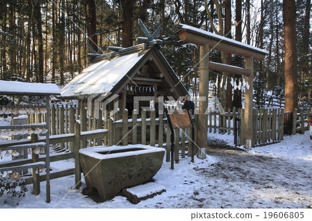 仍然有雪的Hogozan神社(Okusha) 仍然有雪的Hogozan神社(Okusha) 19606805