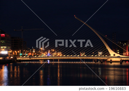 Samuel Beckett Bridge / Dublin / Ireland 19610883