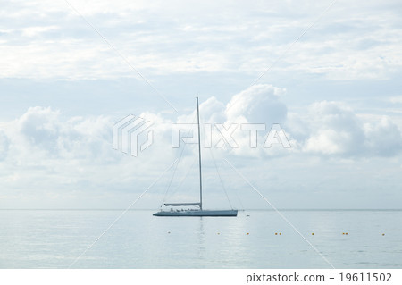 Sailboat moored in the sea 19611502