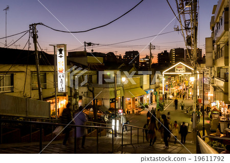 Dusk scenery in Yanaka downtown Tokyo 19611792
