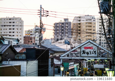 在Yanaka街市東京的黃昏風景 在Yanaka街市東京的黃昏風景 19611880