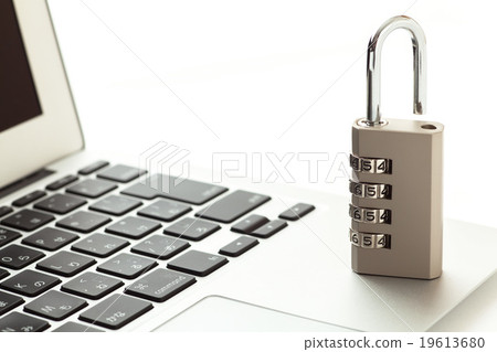 個人電腦和掛鎖辦公室安全 19613680