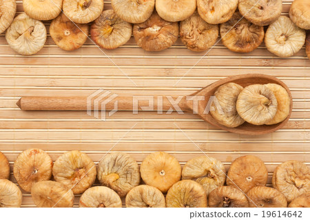 Wooden spoon with  dried  figs 19614642