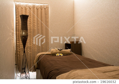 Esthetics room 19616032