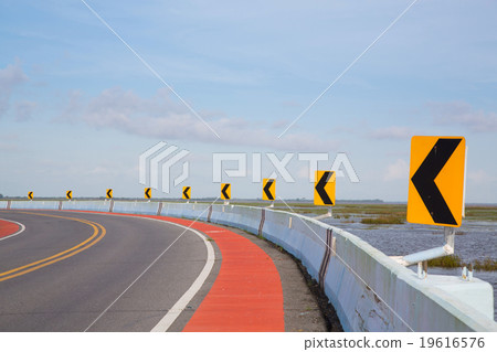 asphalt curve road with arrow sign 19616576