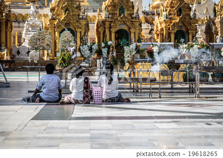 Prayers at Shwedagon Pagoda 19618265